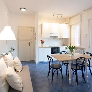 https://casa-milano-marittima-in-centro-tre-locali-con-terrazzo.emilia-romagnahotels.net